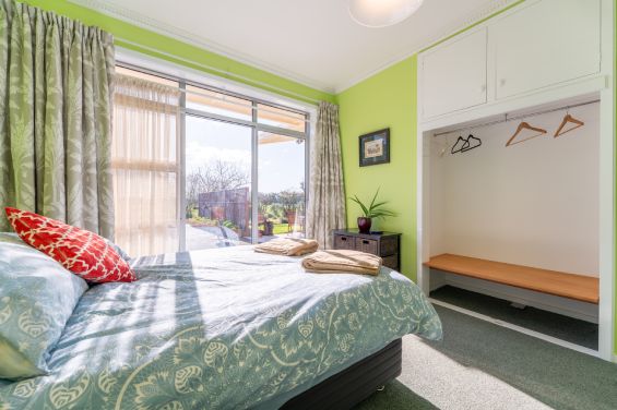 Green Room spacious room